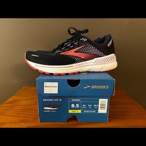 Womens Brooks Adrenaline GTS 22 Size 8.5 Wide